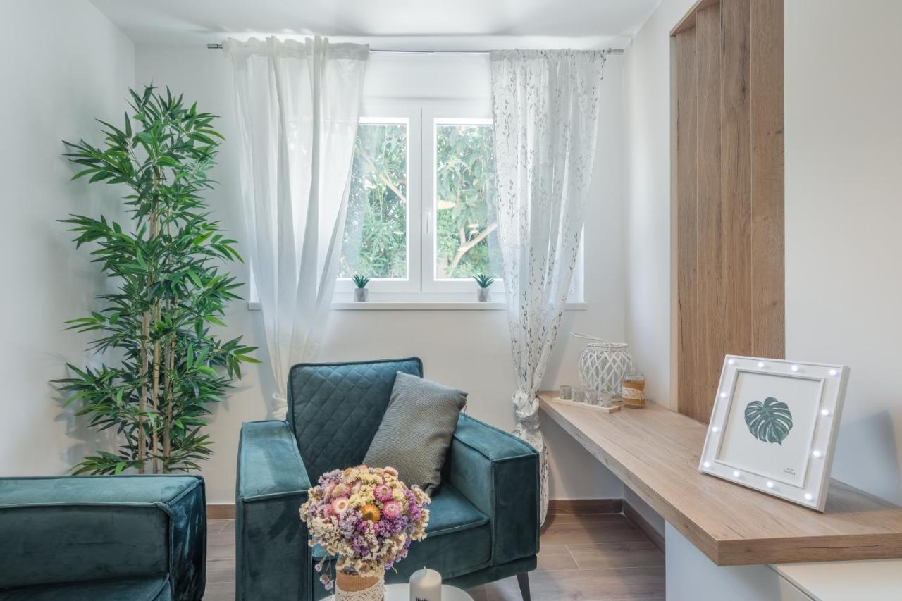 Apartment Norah With Private Parking Pula Exterior photo