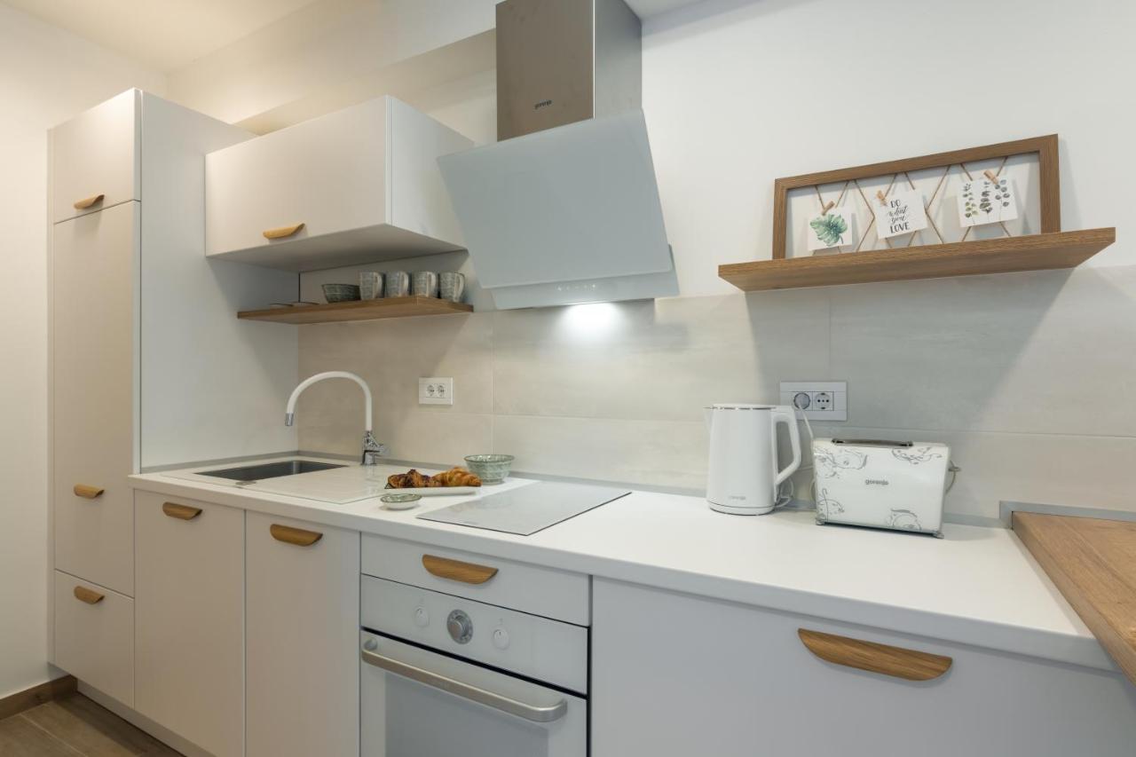 Apartment Norah With Private Parking Pula Exterior photo