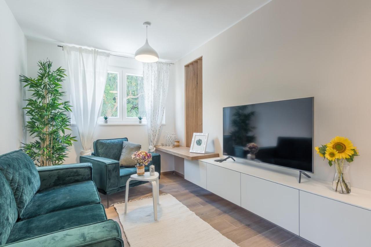 Apartment Norah With Private Parking Pula Exterior photo