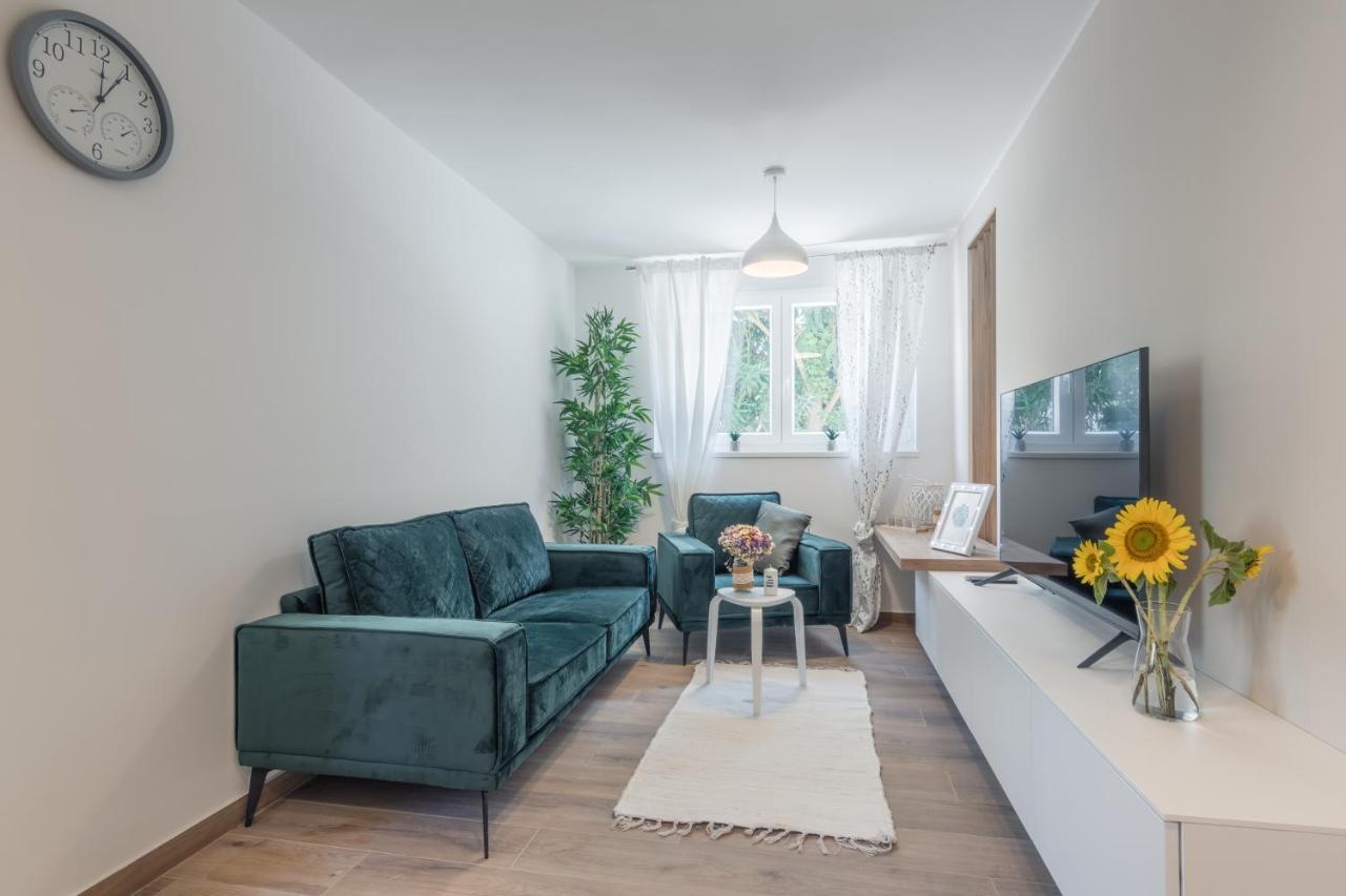 Apartment Norah With Private Parking Pula Exterior photo